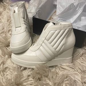MIA Kaleb NWT White Wedge Sneaker